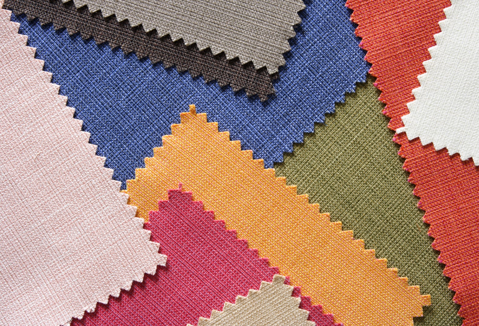 Perbedaan Kain Katun Dan Polyester Untuk Bahan Seragam